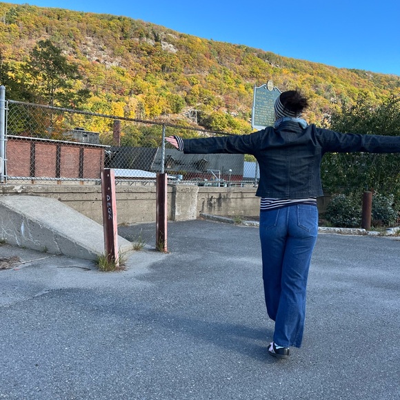 Meet your Posher, E - Picture 3 of 6